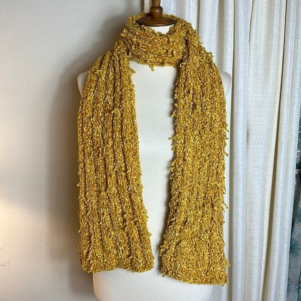 Yellow knit scarf - Picture 3 of 9